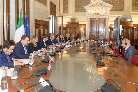 ministero delle regioni ed autonomie.